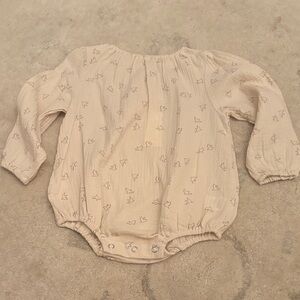 NWT Rylee + Cru Beige Baby Romper with Bird Print 18-24 months